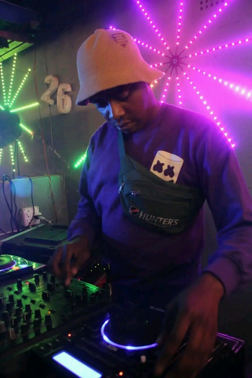 MWM V.8 (0683395589) - DJ Njabulor