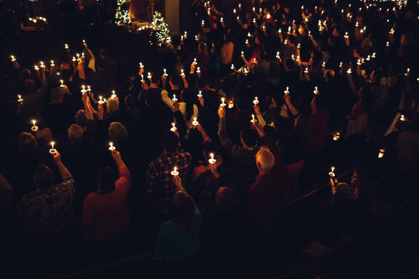 candlelight-church-service-on-christmas-eve.jpg