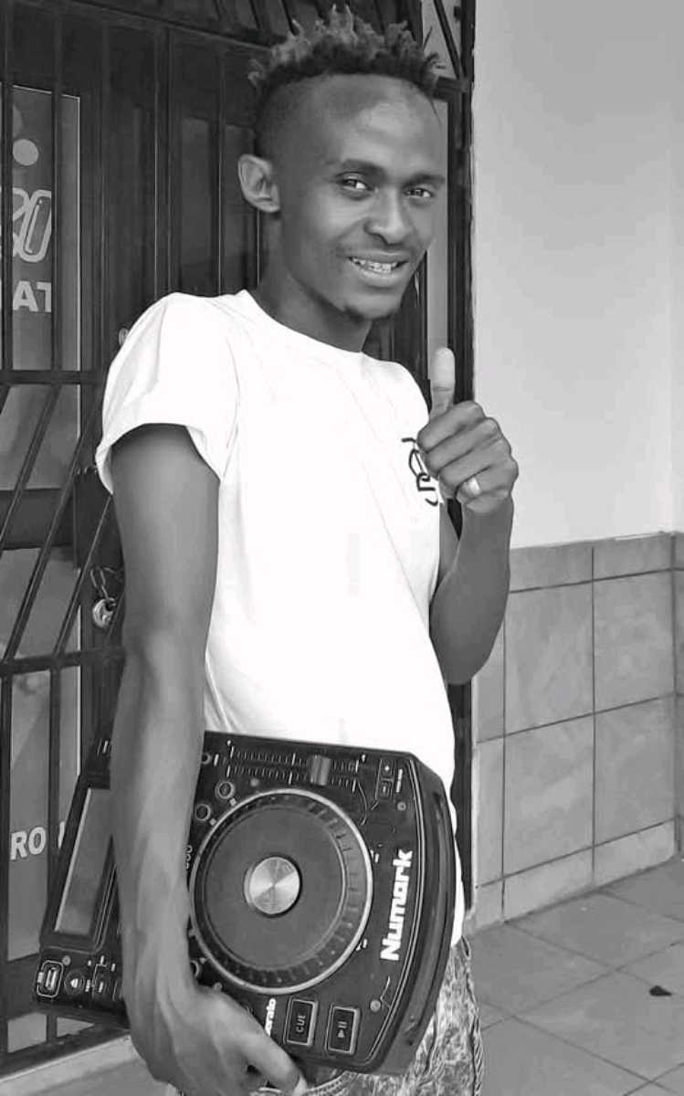 Angeke Nghlukane Nawe - Dalas Mdalangwane & CooL Boy The Vocalist ft Gflow