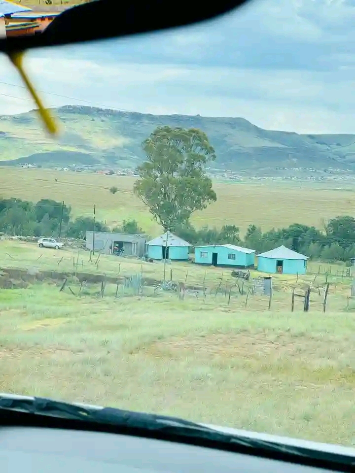 Ezilalini - Qhinebe E.c